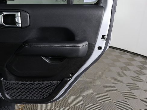 Used 2023 Jeep Gladiator Overland image 19