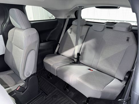 Used 2025 Toyota Sienna LE image 16