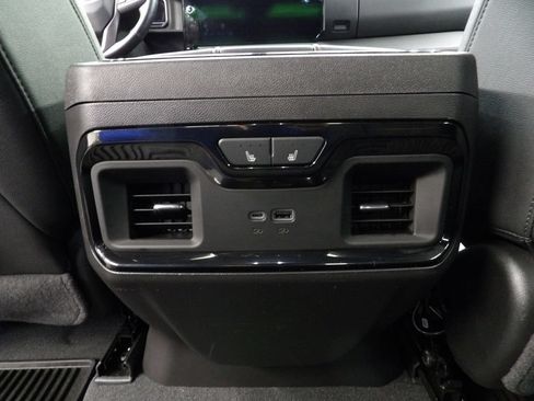 Used 2024 GMC Sierra 1500 AT4 w/ Technology Package AWD/4WD image 14