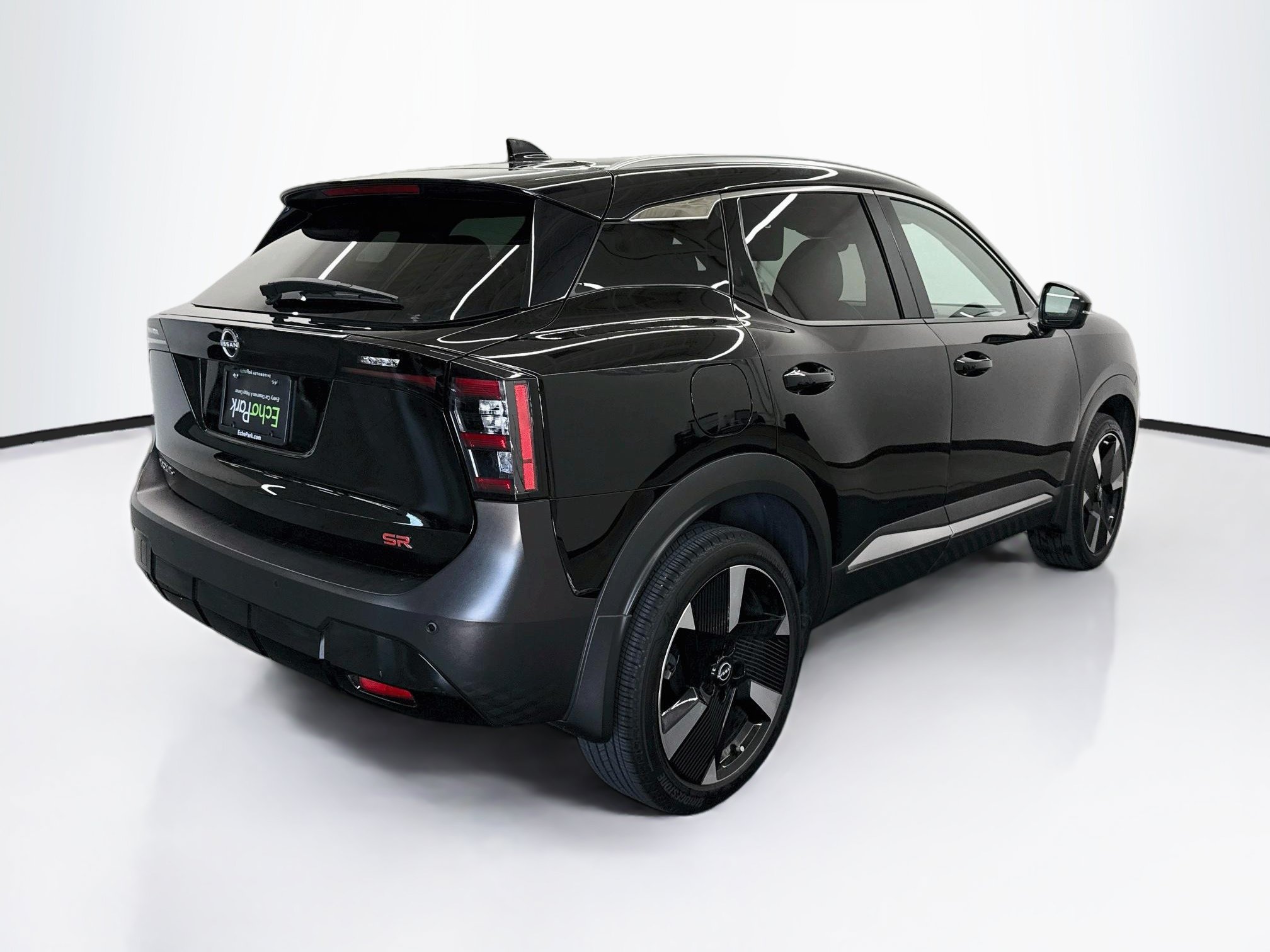 Used 2025 Nissan Kicks SR FWD image 9