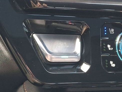 Certified 2025 GMC Sierra 1500 AT4 w/ Technology Package AWD/4WD image 17