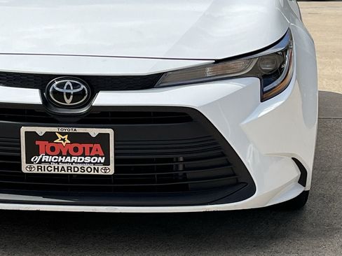 Used 2025 Toyota Corolla LE FWD image 8