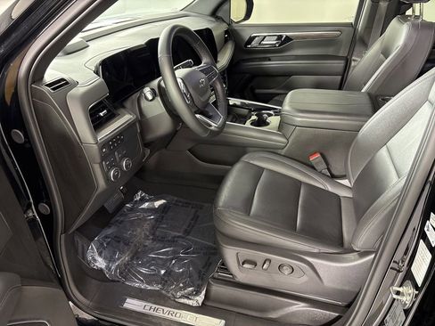 Used 2025 Chevrolet Suburban Z71 image 25