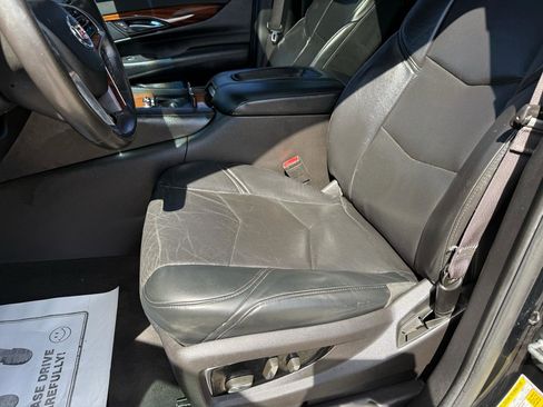 Used 2015 Cadillac Escalade Luxury image 13