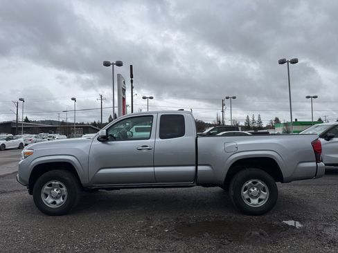 Used 2023 Toyota Tacoma SR w/ SR Convenience Package image 9