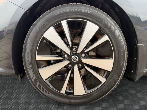 Certified 2021 Nissan Altima 2.5 SV w/ SV Premium Package image 20