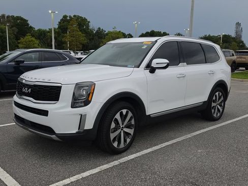 Certified 2022 Kia Telluride S FWD image 3