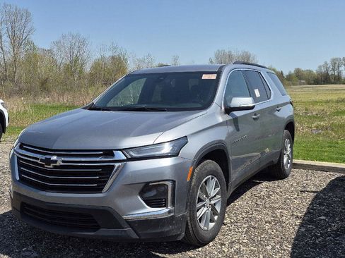 Used 2023 Chevrolet Traverse LT image 1