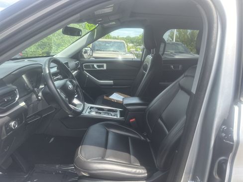 Used 2023 Ford Explorer XLT w/ Equipment Group 202A image 14
