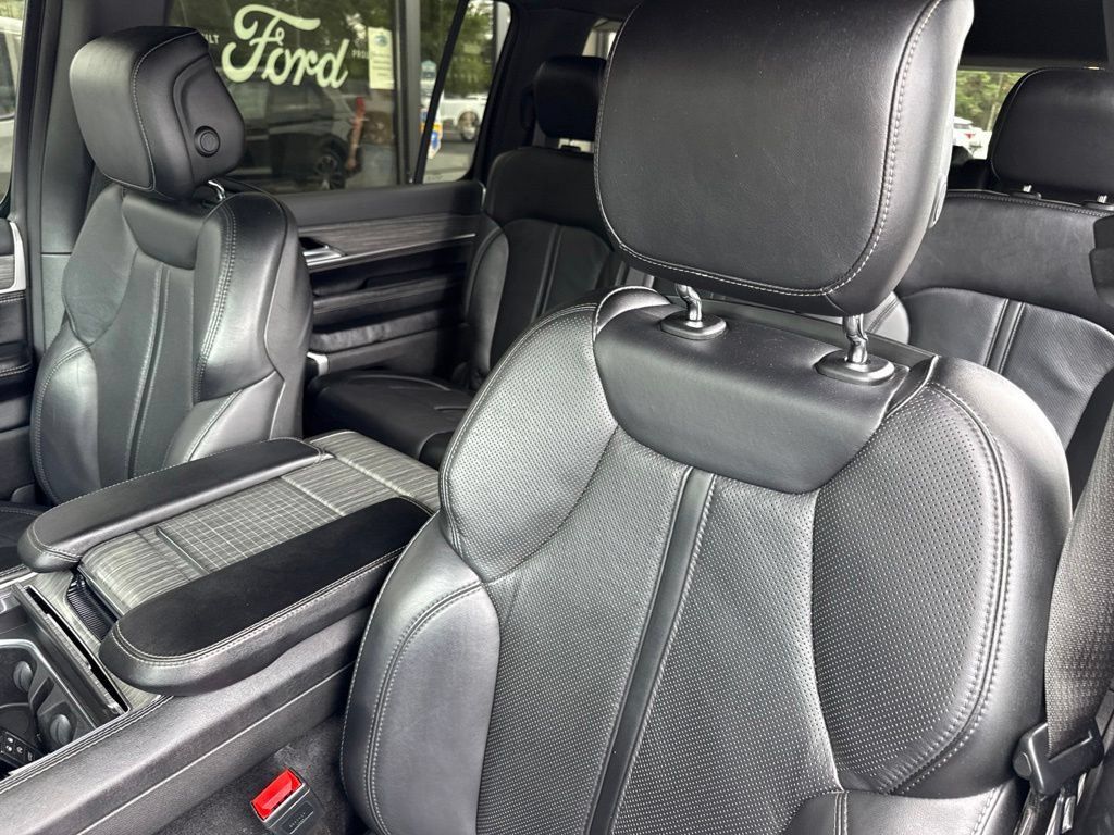 Used 2024 Jeep Wagoneer Series II w/ Flexible Seating Group RWD image 24