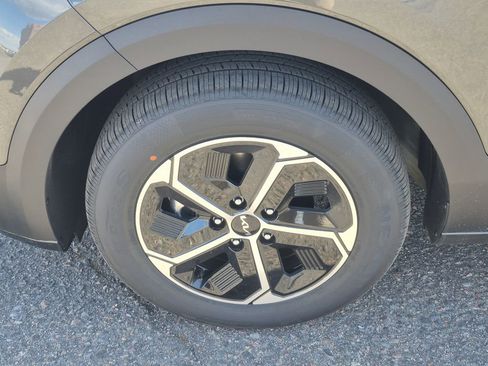 New 2026 Kia Niro LX image 16