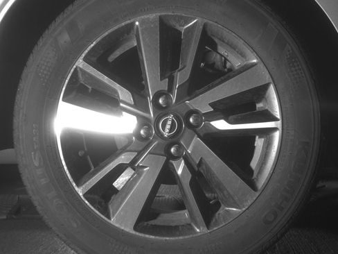 Used 2025 Nissan Versa SV FWD image 15