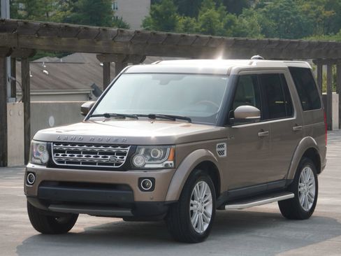 Used 2015 Land Rover LR4 HSE LUX image 37