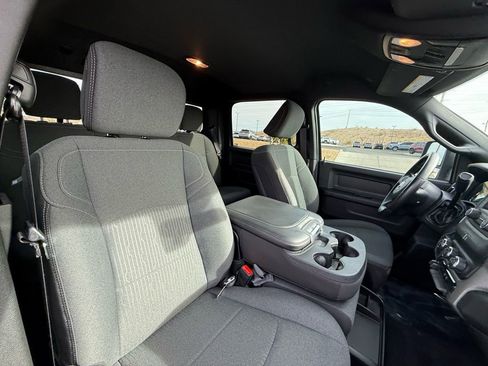 Used 2024 RAM 2500 Tradesman w/ Chrome Appearance Group image 12