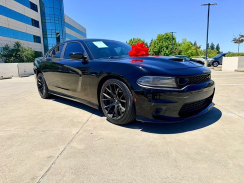 Used 2019 Dodge Charger Scat Pack RWD image 2