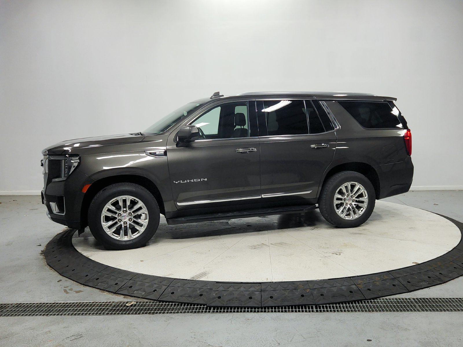 Used 2021 GMC Yukon SLT RWD image 5