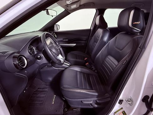 Used 2019 Nissan Kicks SR w/ SR Premium Package image 8