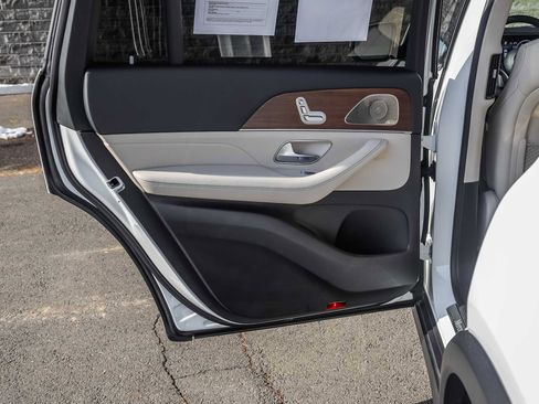 Used 2024 Mercedes-Benz GLS 450 4MATIC image 19