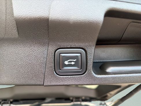 Used 2023 GMC Acadia SLE w/ Driver Convenience Package AWD/4WD image 12
