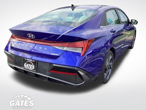 Used 2024 Hyundai Elantra Limited FWD image 9