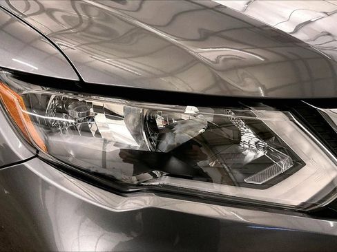 Used 2017 Nissan Rogue S image 27