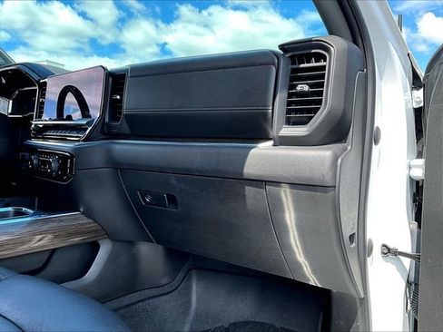 Used 2023 Chevrolet Silverado 1500 RST w/ Redline Edition AWD/4WD image 13