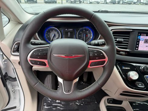 Used 2022 Chrysler Voyager LX FWD image 27