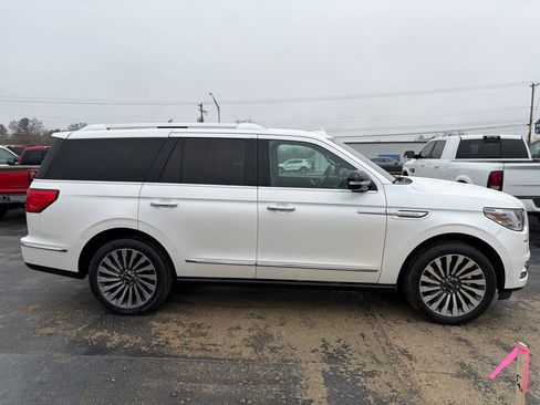 Used 2019 Lincoln Navigator Reserve AWD/4WD image 2