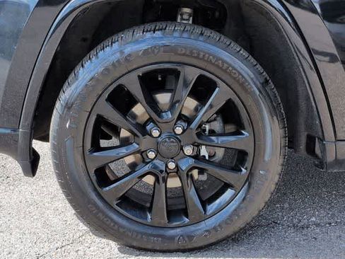 Used 2019 Jeep Grand Cherokee Altitude AWD/4WD image 14
