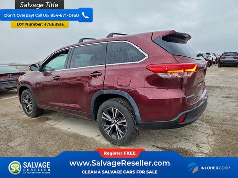 Used 2017 Toyota Highlander LE w/ Carpet Mat Package image 3