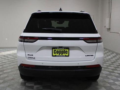 Used 2023 Jeep Grand Cherokee Limited w/ Black Appearance Package image 10