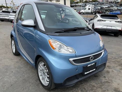 Used 2013 smart fortwo passion RWD image 41