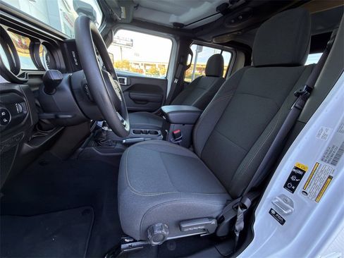 New 2025 Jeep Gladiator Sport image 19