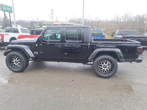 Used 2023 Jeep Gladiator Overland image 24