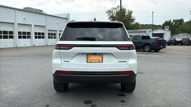 Certified 2024 Jeep Grand Cherokee Limited w/ Luxury Tech Group II AWD/4WD image 7