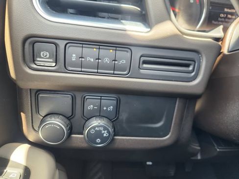 Used 2021 Chevrolet Suburban LT RWD image 17