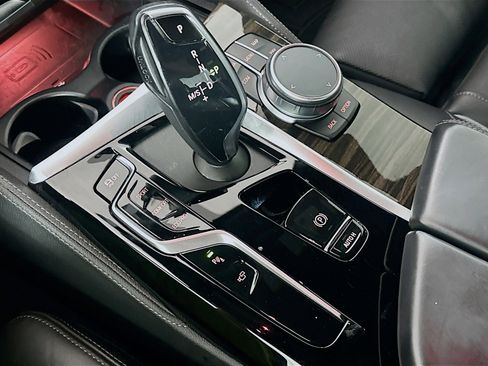 Used 2021 BMW 540i w/ M Sport Package image 25