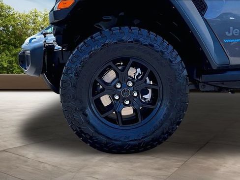 Used 2024 Jeep Wrangler Unlimited AWD/4WD image 32
