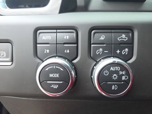 Used 2024 GMC Sierra 3500 Denali w/ Denali Reserve Package image 18