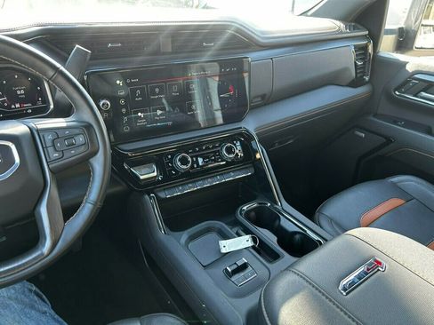 Used 2024 GMC Sierra 2500 AT4 image 29