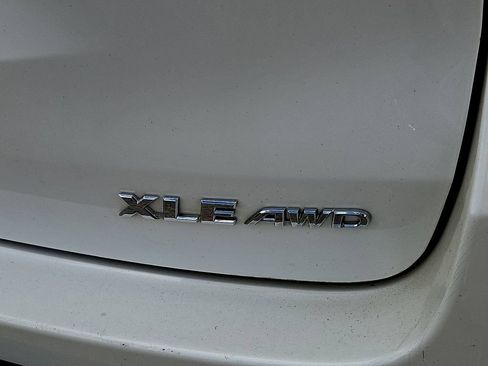 Used 2016 Toyota Highlander XLE AWD/4WD image 31