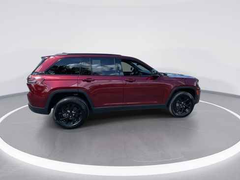 Used 2024 Jeep Grand Cherokee Altitude image 22