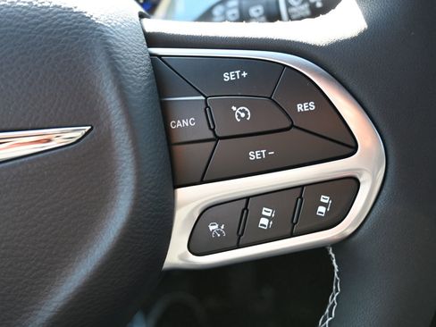 New 2025 Chrysler Pacifica Select image 14