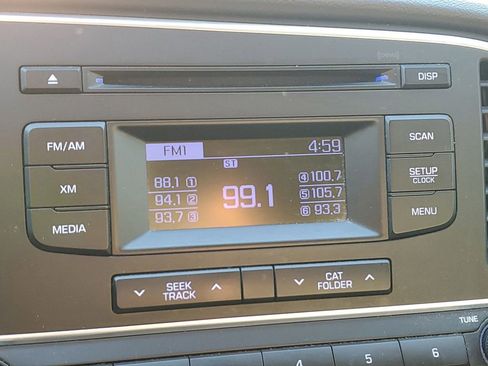 Used 2017 Hyundai Elantra SE image 13