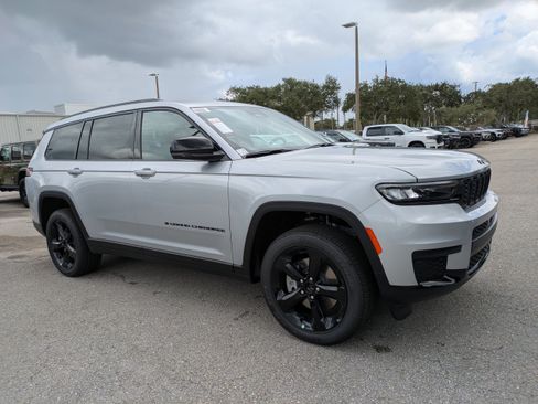 New 2025 Jeep Grand Cherokee L Altitude image 2