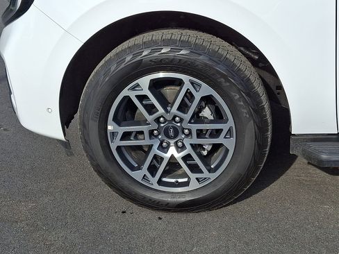 Used 2025 Ford Expedition Active image 9