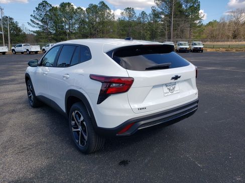 New 2026 Chevrolet Trax RS image 4