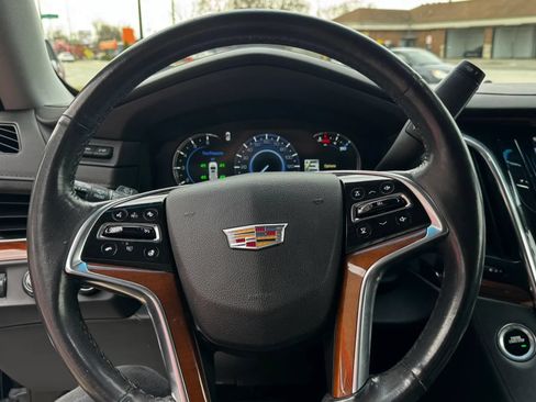 Used 2016 Cadillac Escalade Luxury AWD/4WD image 25