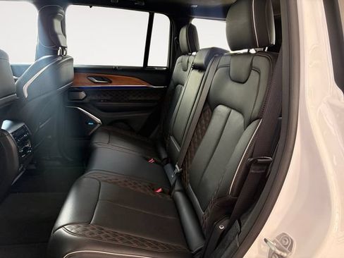Used 2023 Jeep Grand Cherokee Summit AWD/4WD image 11