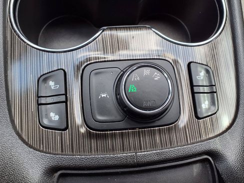 Used 2023 GMC Acadia SLT AWD/4WD image 11
